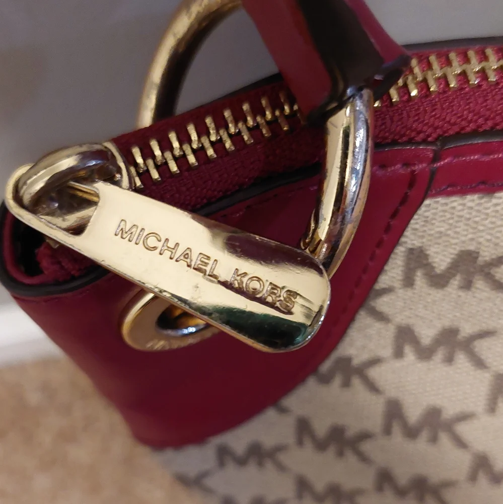 MICHAEL KORS Signature Jet Set Large Shoulder Bag